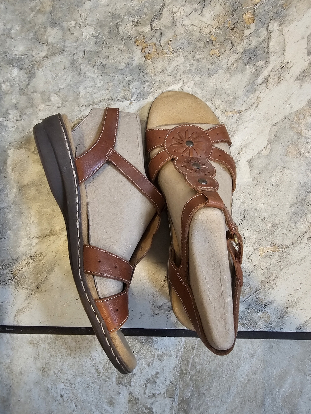 SOUL Naturalizer Brown Leather Floral T-Strap Wedge Sandals - Picture 5 of 6